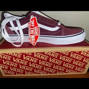 Burgundy Low-Top Old Skool Vans